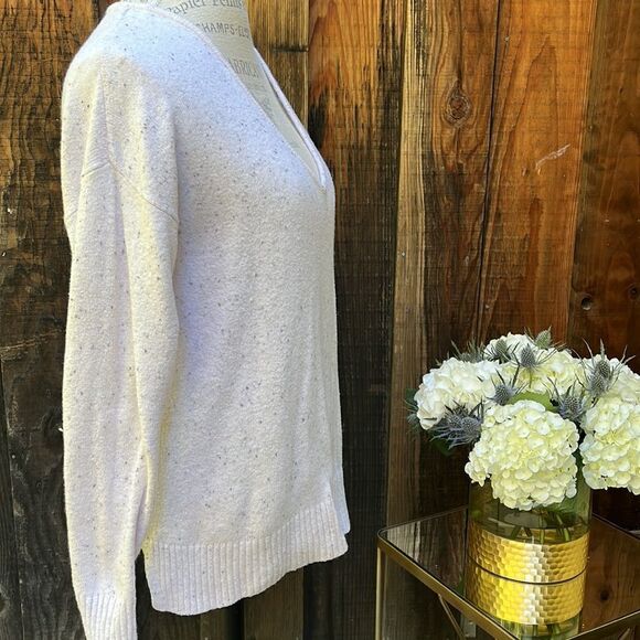 STARS ABOVE LONG SLEEVE V-NECK SWEATER. Size S - Picture 4 of 7